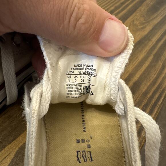 Conver All Star Chuck Taylor Low Size 5 White Red Black Infant - Picture 4 of 4